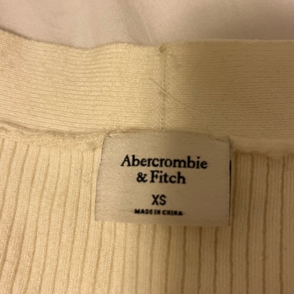 ABERCROMBIE CREAM SWEATER SIZE XS - Picture 2 of 2